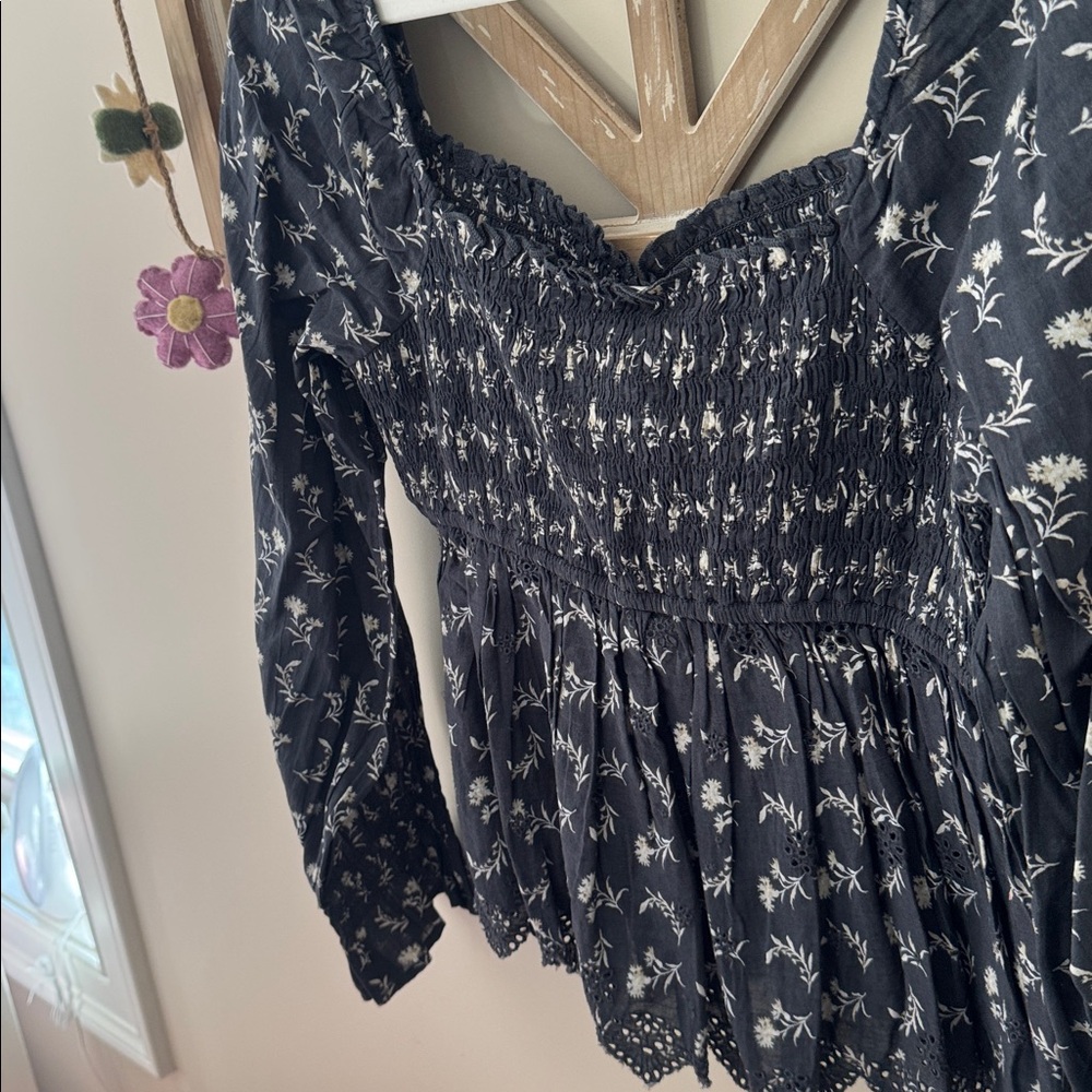 American Eagle Scalloped Sweetheart Floral Black Top - Picture 6 of 6